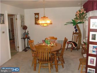 1128 South Beecham Road Williamstown, NJ 08094 - Photo 3 of 12 Living Room