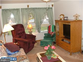 1128 South Beecham Road Williamstown, NJ 08094 - Photo 6 of 12 Family Room