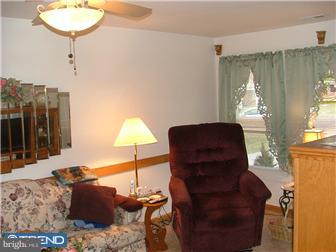 1128 South Beecham Road Williamstown, NJ 08094 - Photo 7 of 12 Family Room