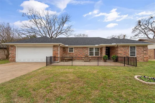 $363,900 | 904 Meadowlark Lane, Granbury, TX 76048