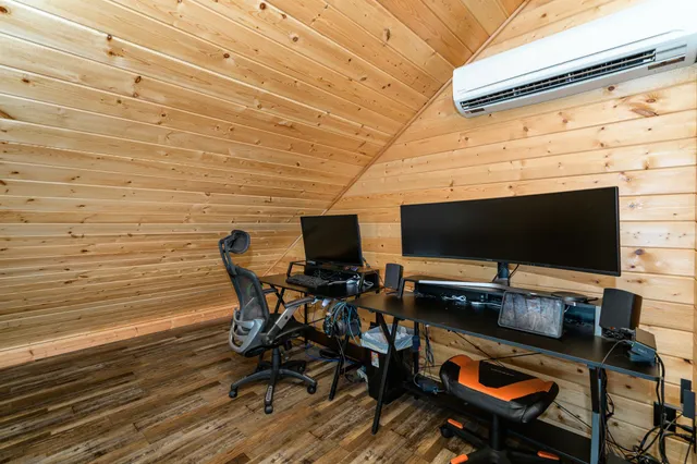 $999,990 | 14750 171st Avenue, Spring Valley, MN 55975