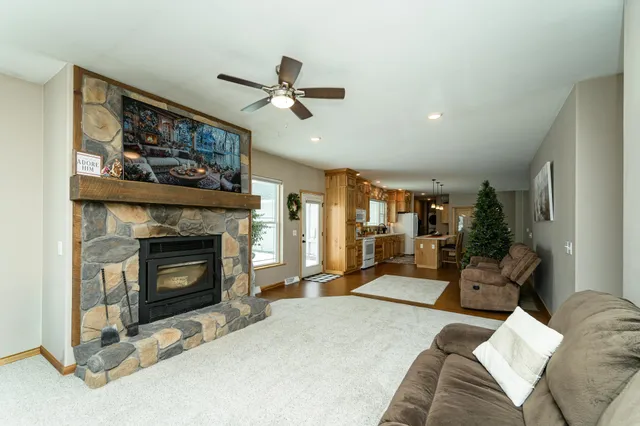 $999,990 | 14750 171st Avenue, Spring Valley, MN 55975