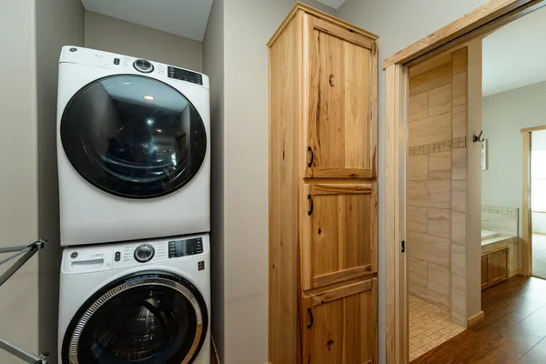 $924,900 | 14750 171st Avenue, Spring Valley, MN 55975