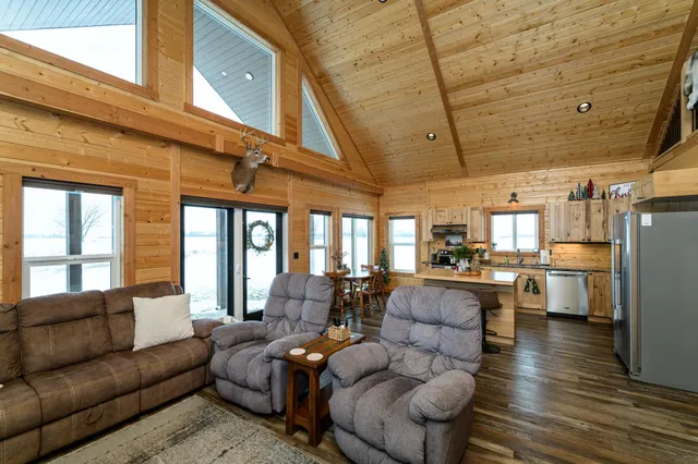 $999,990 | 14750 171st Avenue, Spring Valley, MN 55975