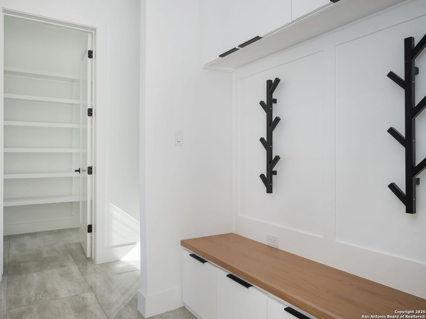 10907 Nina Ridge San Antonio, TX 78255 - Photo 18 of 54 a bathroom with a bath tub