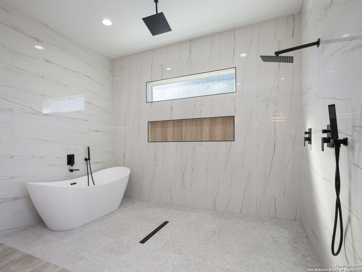 10907 Nina Ridge San Antonio, TX 78255 - Photo 23 of 54 a spacious bathroom with a bathtub and shower