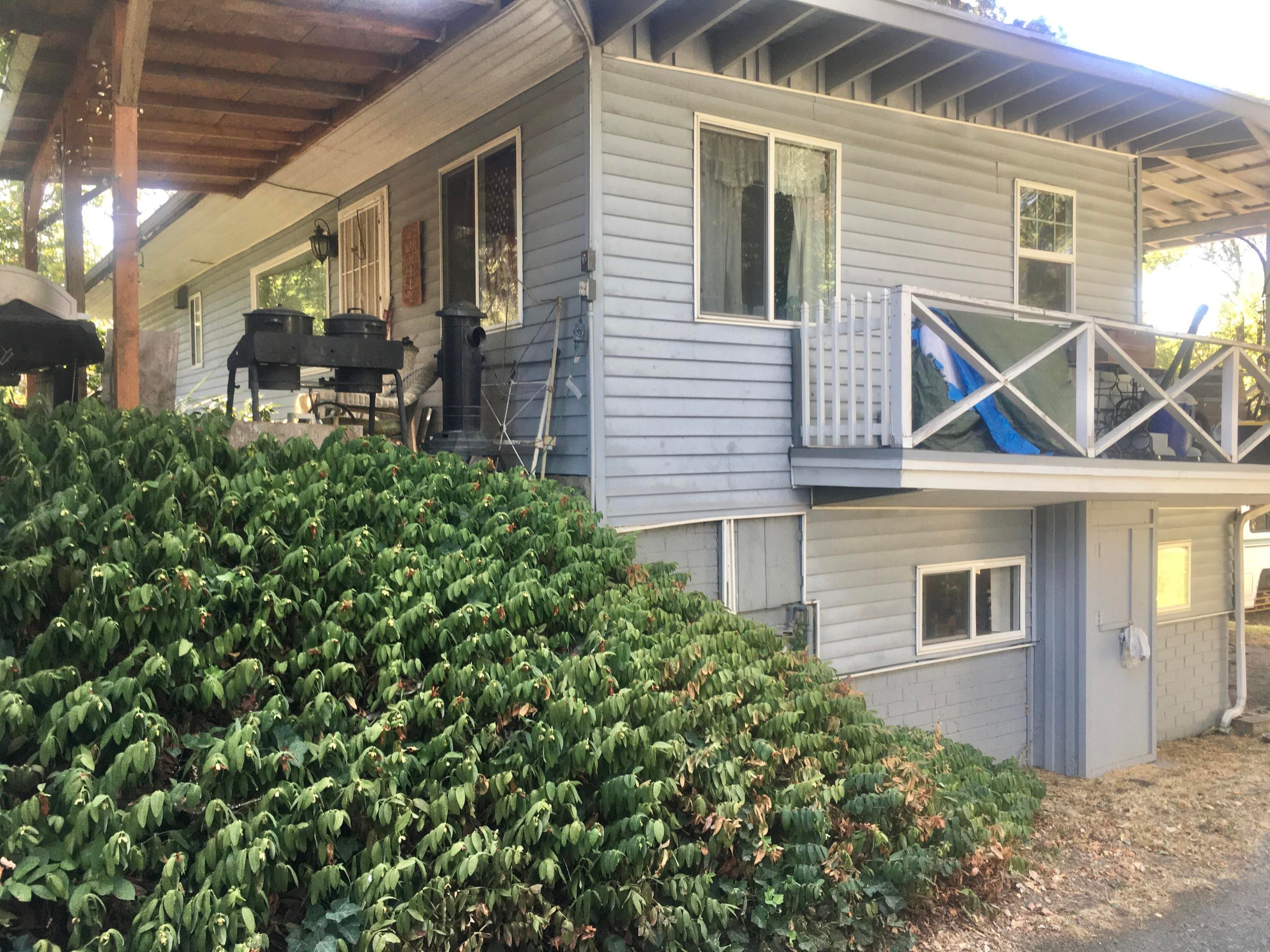 2368 Lampman Road Gold Hill, OR 97525 - Photo 10 of 16 D217B27E-EBAF-41F7-BAAB-FC5F671C7FC8