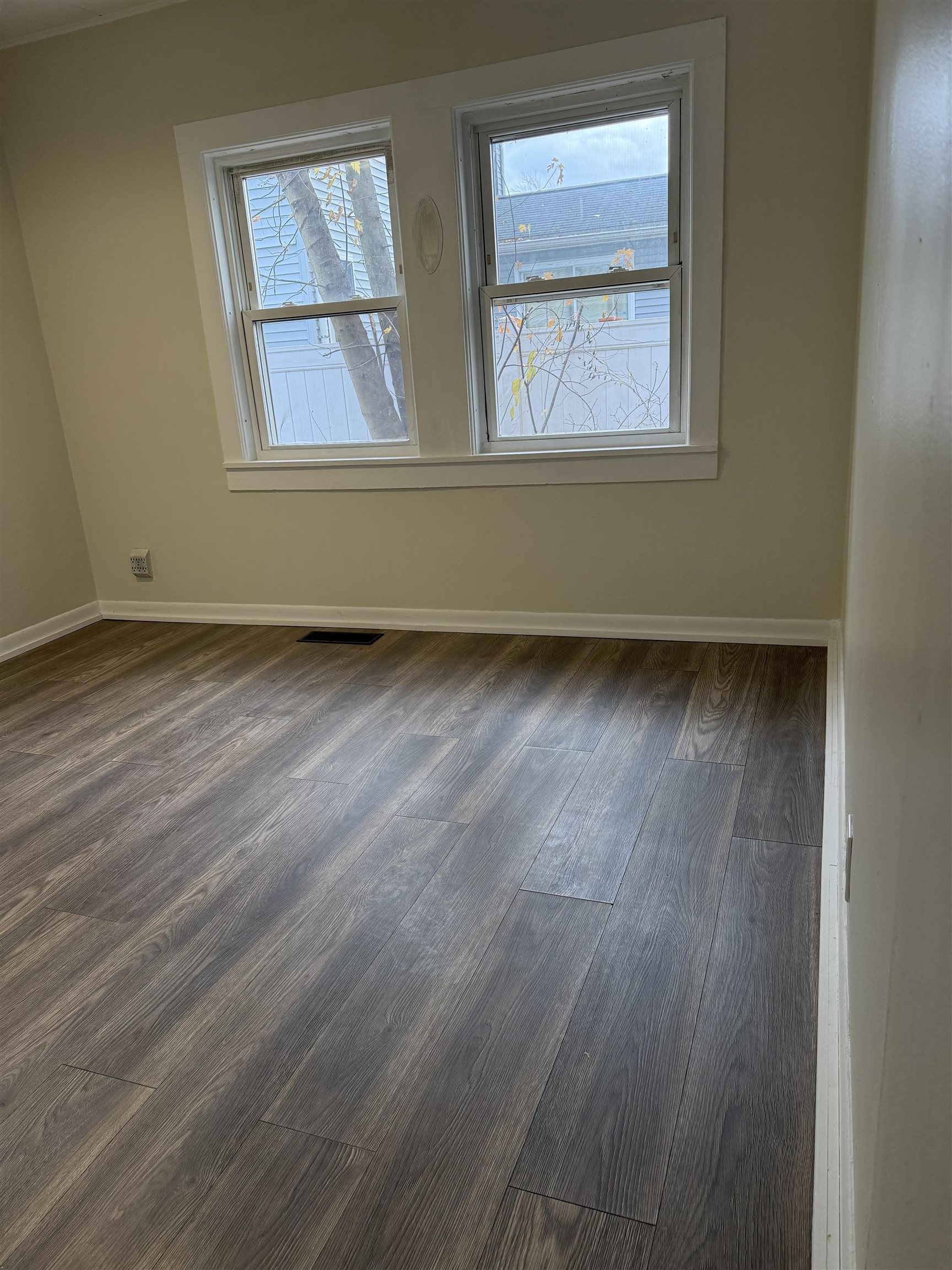 97 Linwood Street Nashua, NH 03060 - Photo 11 of 28