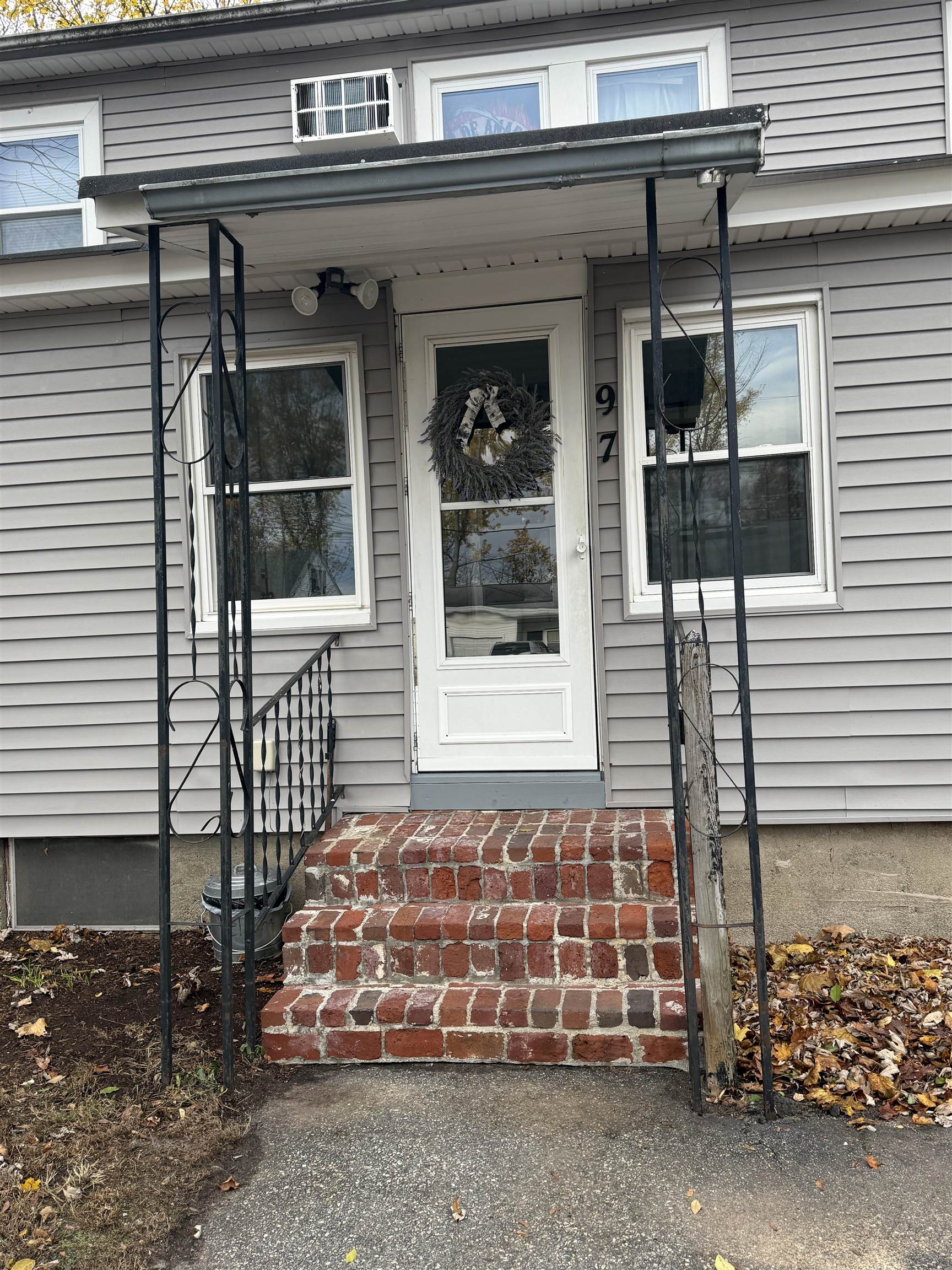 97 Linwood Street Nashua, NH 03060 - Photo 13 of 28