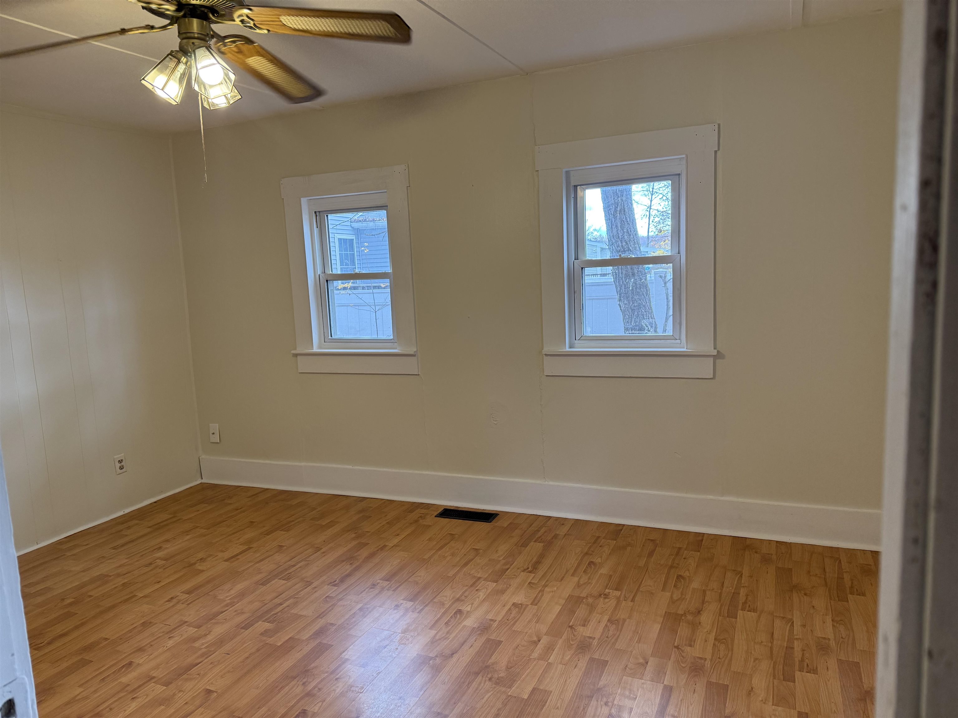 97 Linwood Street Nashua, NH 03060 - Photo 7 of 28