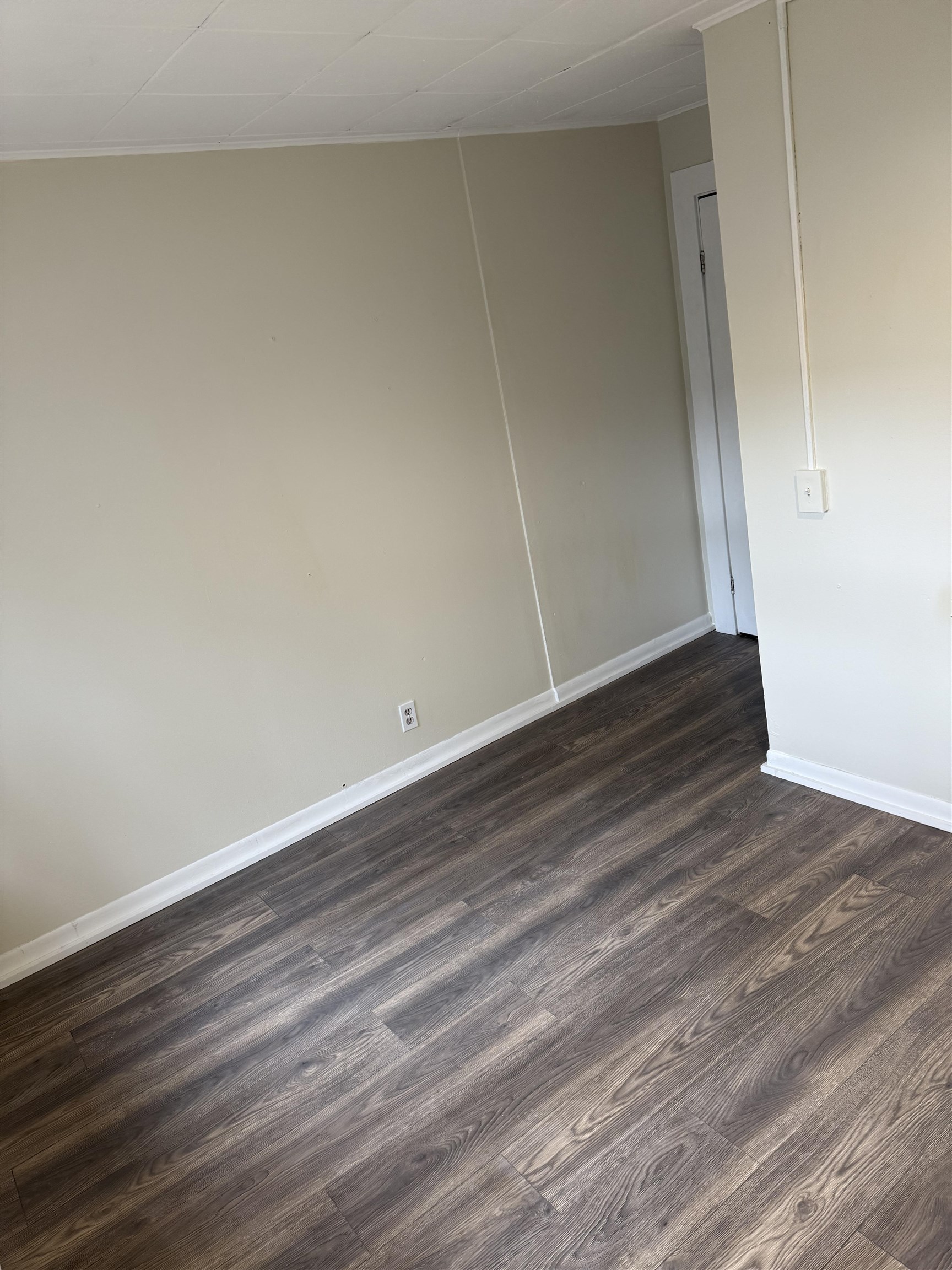 97 Linwood Street Nashua, NH 03060 - Photo 9 of 28