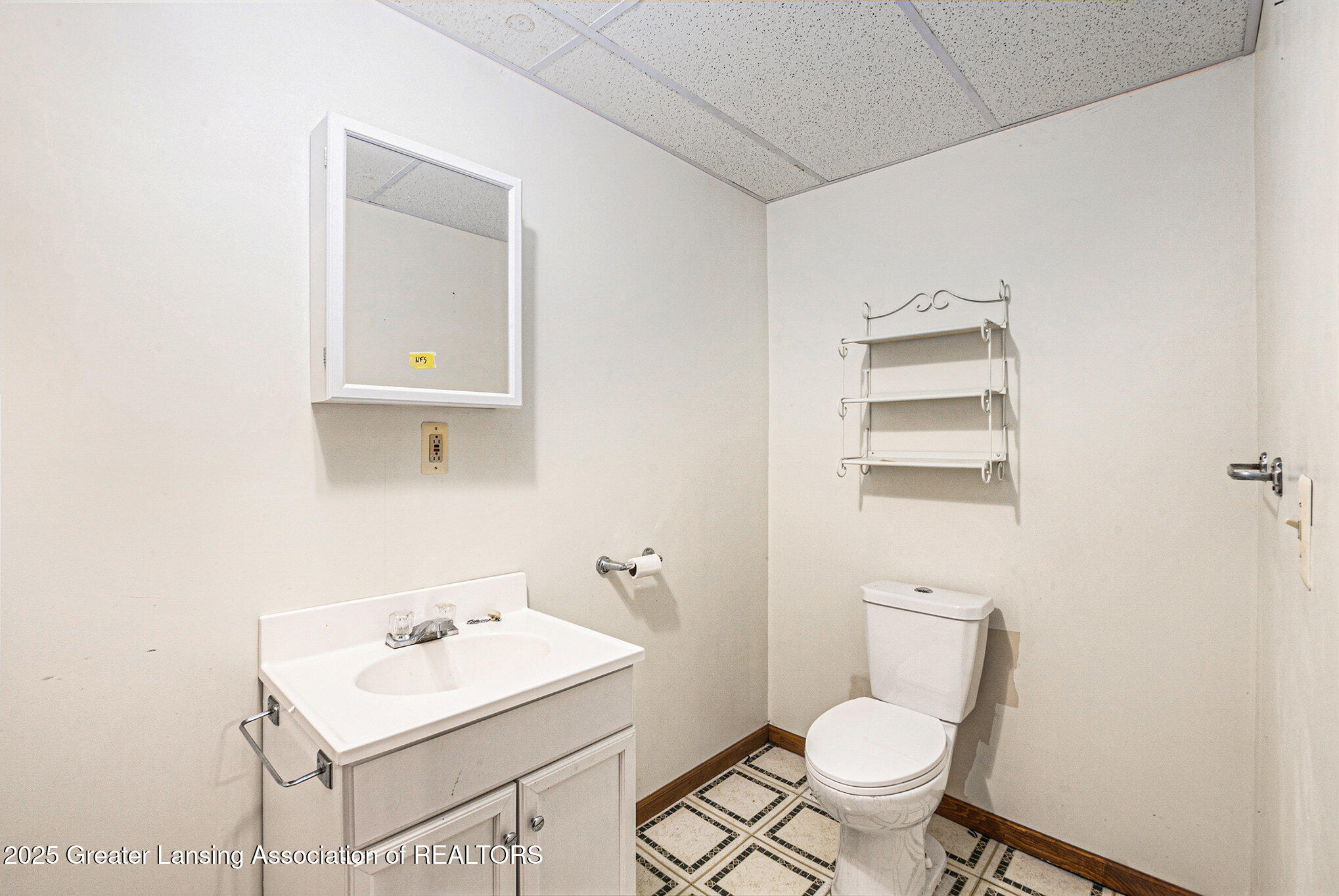 5327 Hughes Road Lansing, MI 48911 - Photo 22 of 27 022_file_803