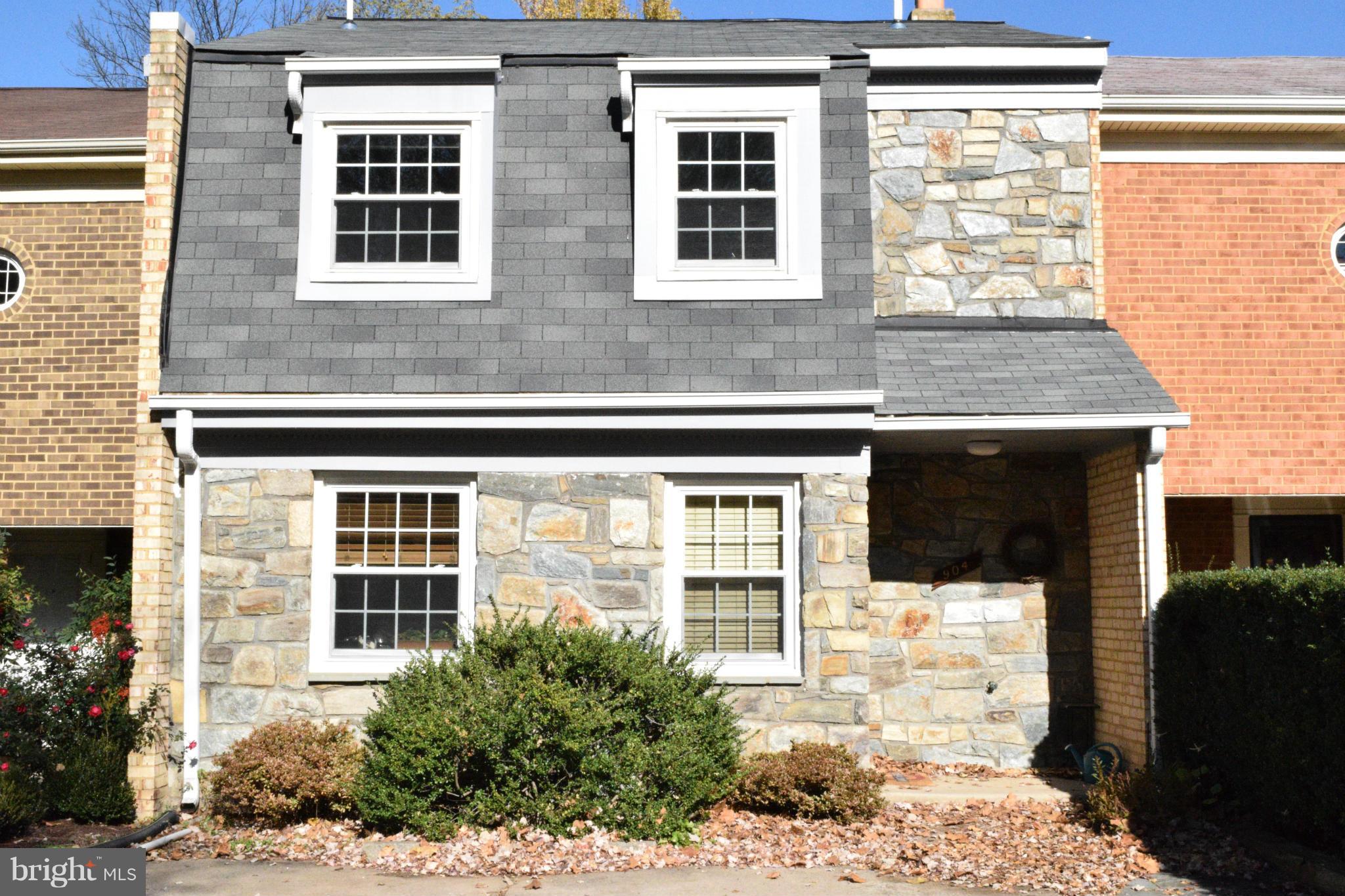 904 Moorefield Creek Road Southwest Vienna, VA 22180 - Photo 1 of 12 Exterior (General)