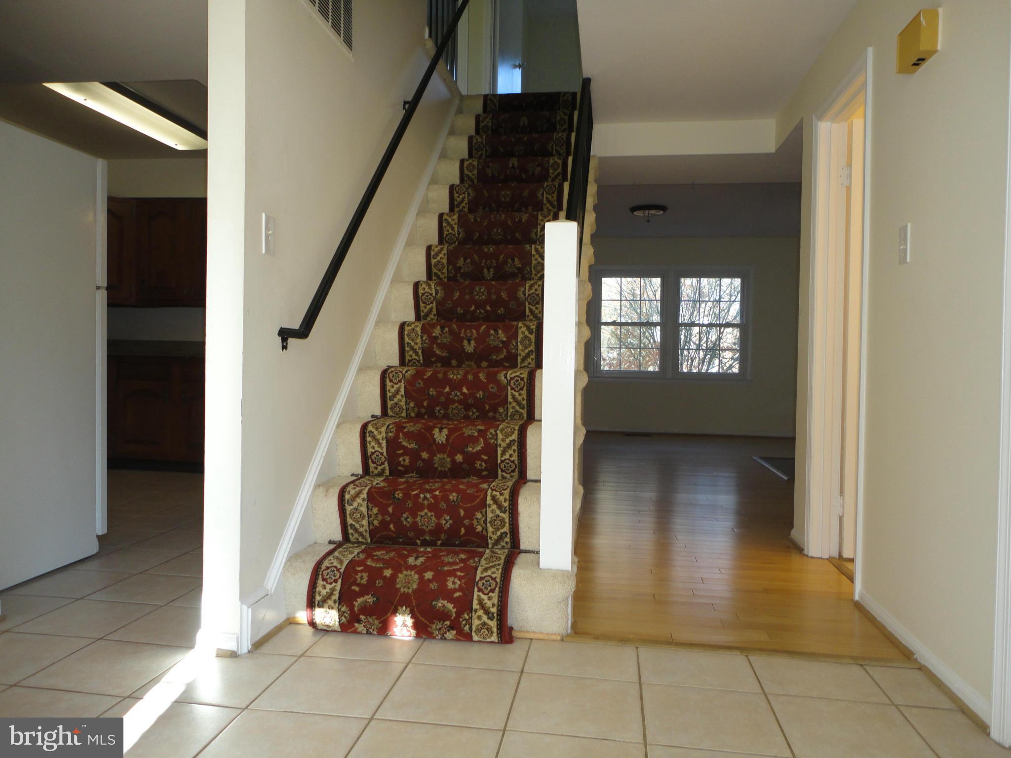 904 Moorefield Creek Road Southwest Vienna, VA 22180 - Photo 2 of 12 Entrance