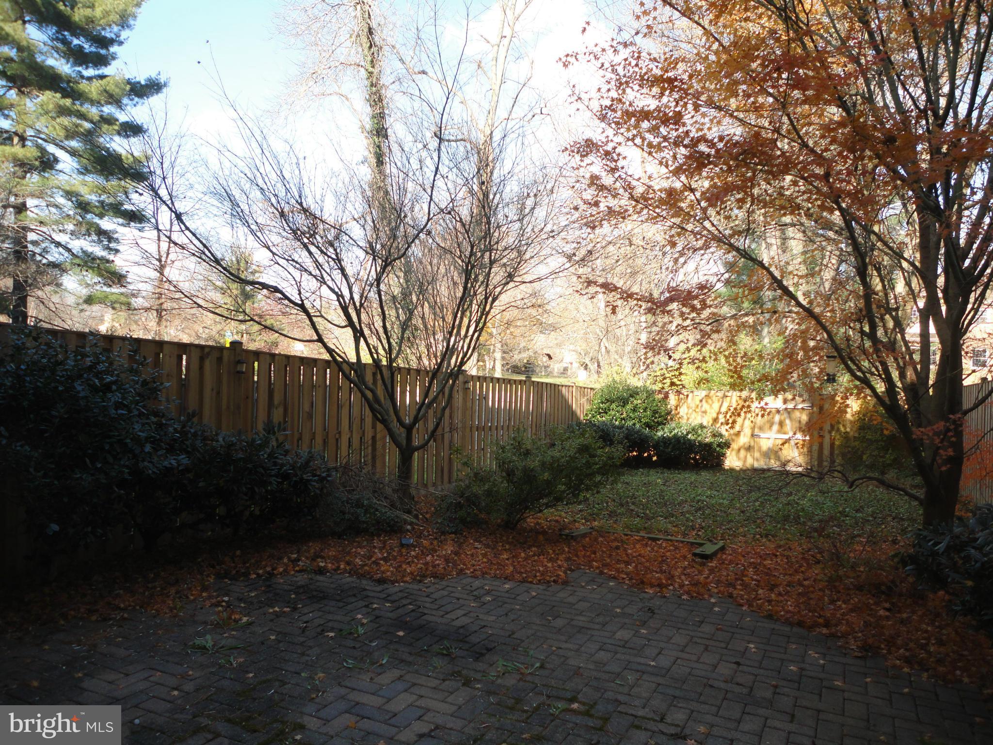 904 Moorefield Creek Road Southwest Vienna, VA 22180 - Photo 11 of 12 Backyard view