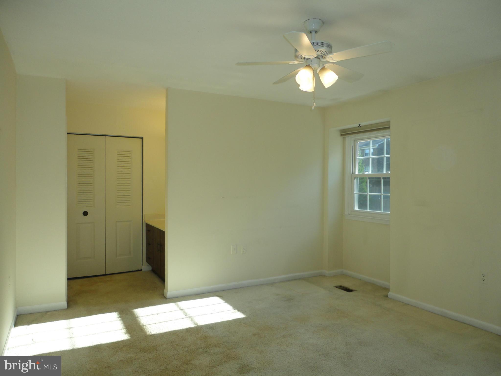904 Moorefield Creek Road Southwest Vienna, VA 22180 - Photo 8 of 12 Master with walking closet and full bath.