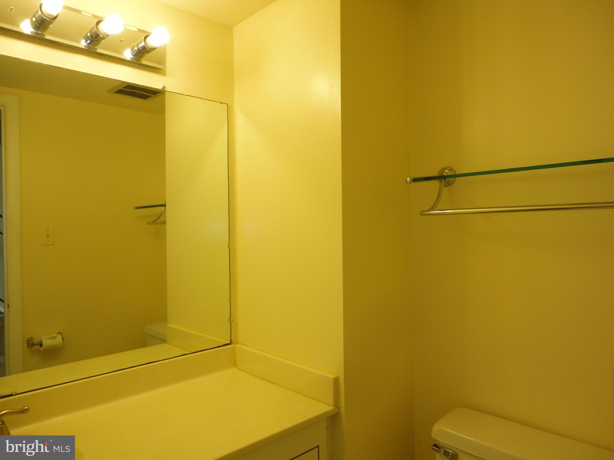 904 Moorefield Creek Road Southwest Vienna, VA 22180 - Photo 10 of 12 Bath 2