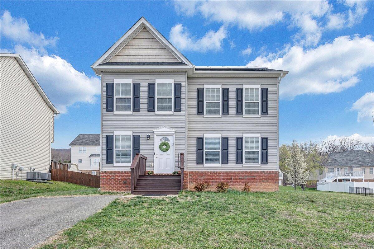 427 Cambridge Ct Road Vinton, VA 24179 - Photo 1 of 46 Front