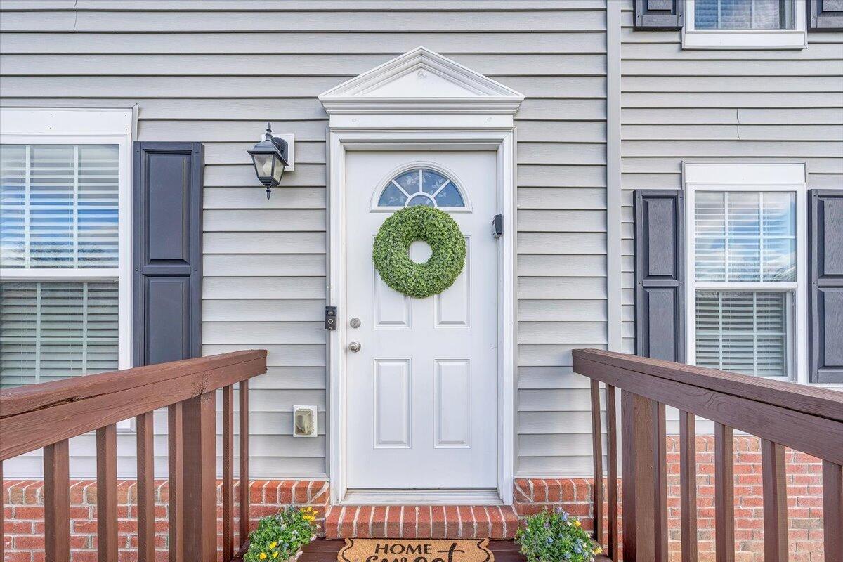 427 Cambridge Ct Road Vinton, VA 24179 - Photo 3 of 46 03-MIB07594