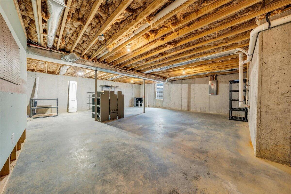 427 Cambridge Ct Road Vinton, VA 24179 - Photo 33 of 46 33-MIB09933