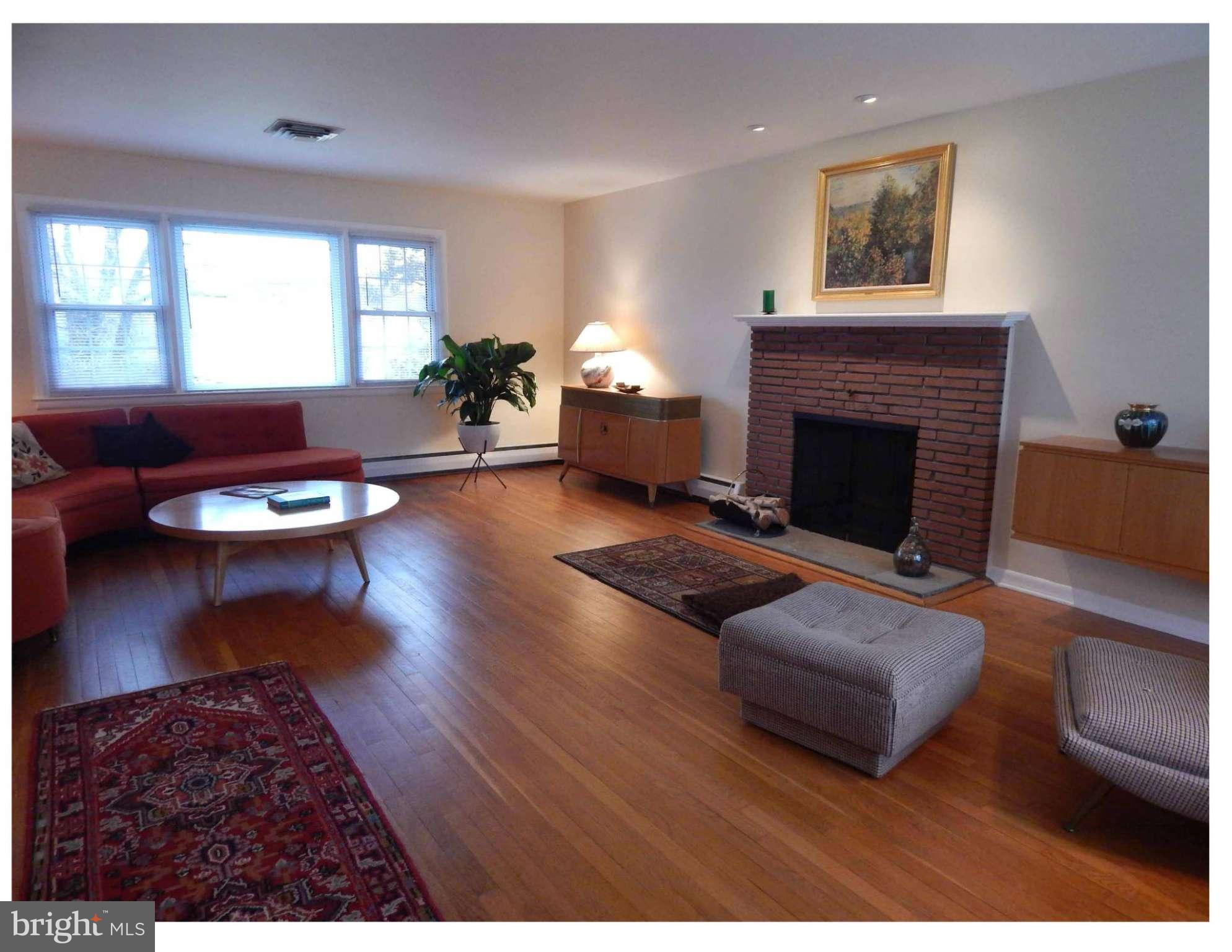 514 Epsom Road Baltimore, MD 21286 - Photo 2 of 30 Living Room