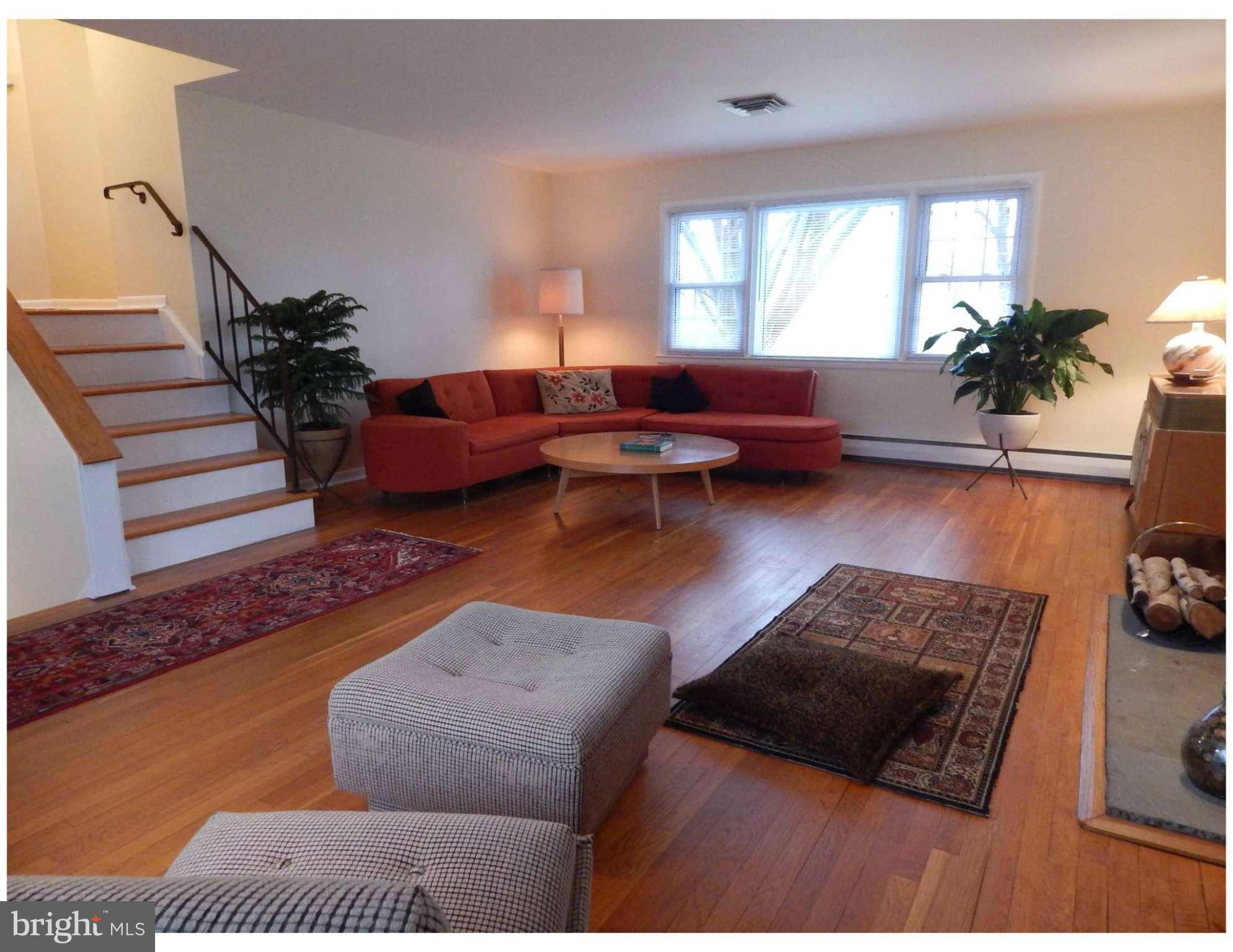 514 Epsom Road Baltimore, MD 21286 - Photo 3 of 30 Living Room