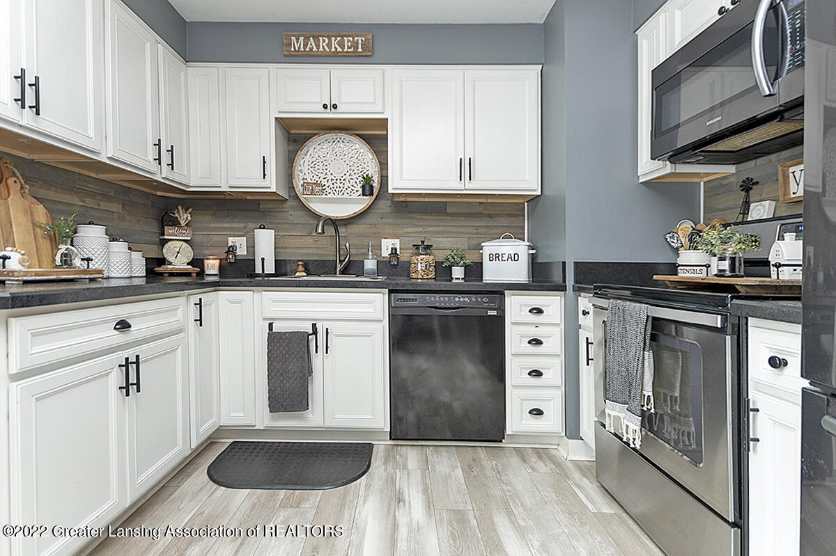 4158 Sleight Road Bath, MI 48808 - Photo 11 of 28 Kitchen