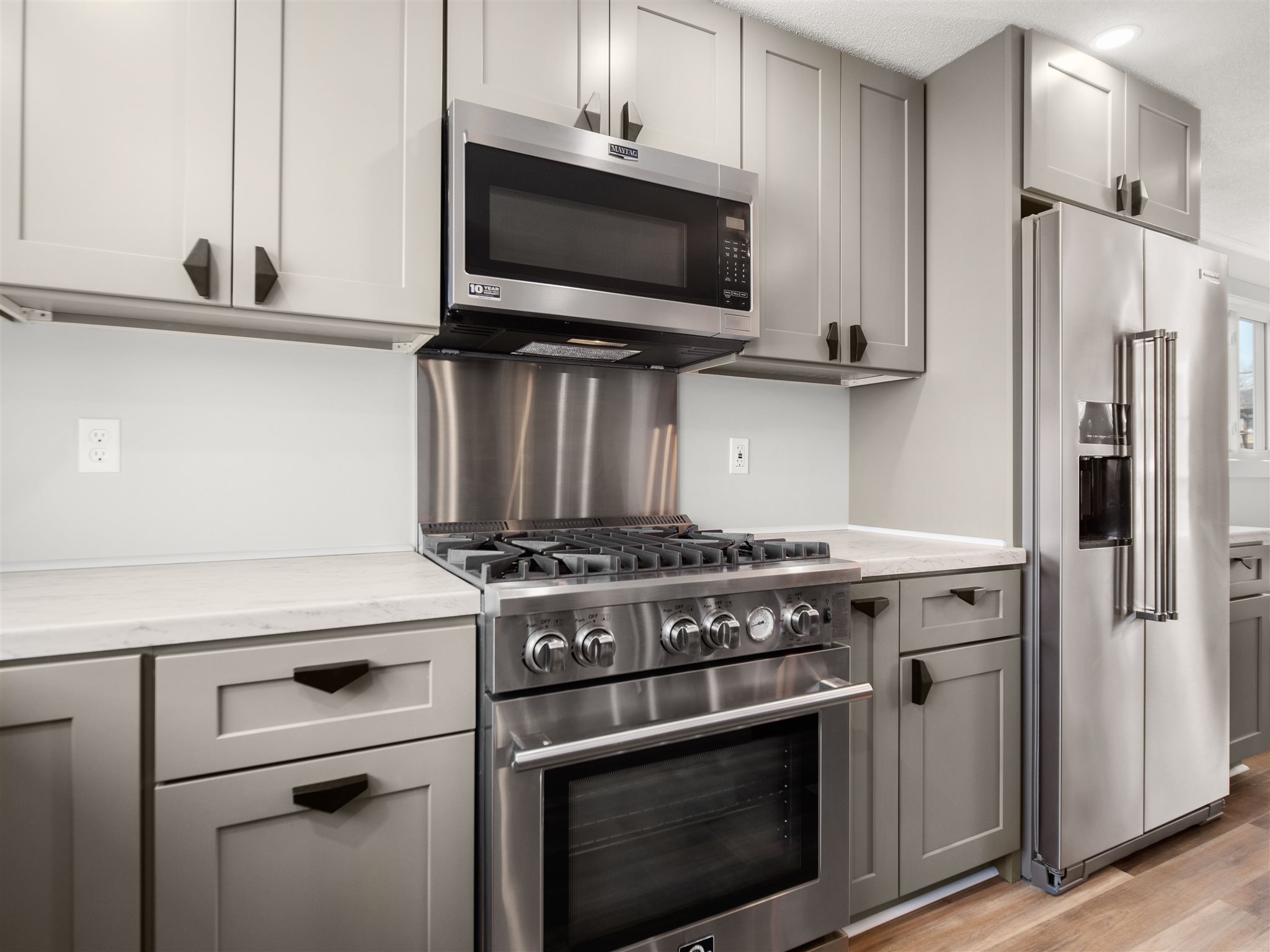 208 South Mulberry Road North Webster, IN 46555 - Photo 10 of 36