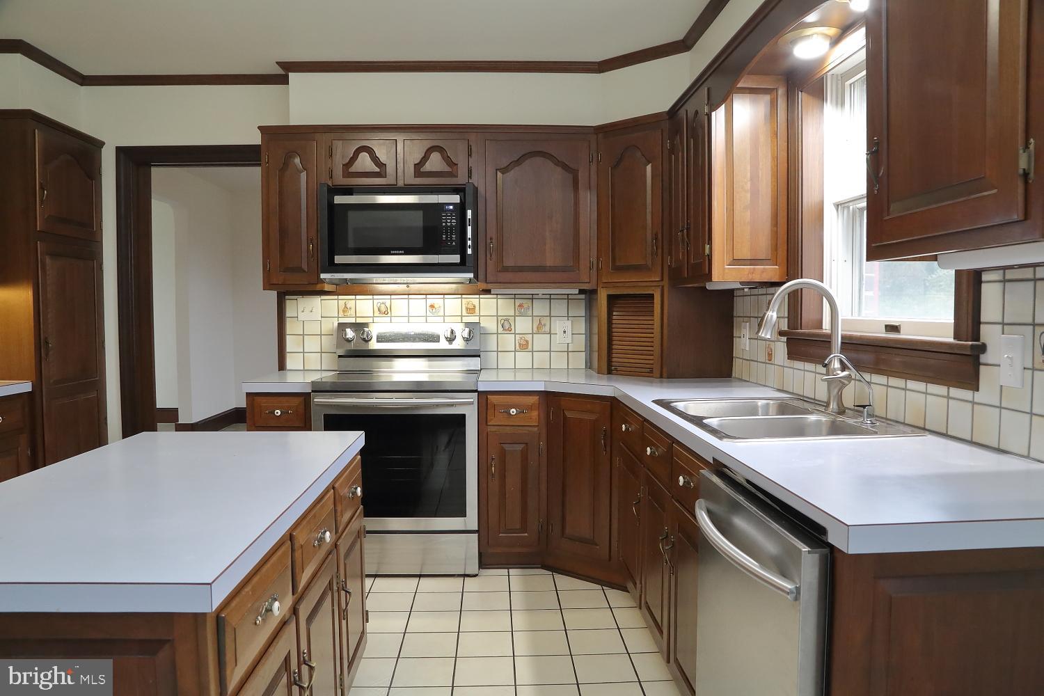 631 Ridgeview Road South Elizabethtown, PA 17022 - Photo 12 of 38 Kitchen