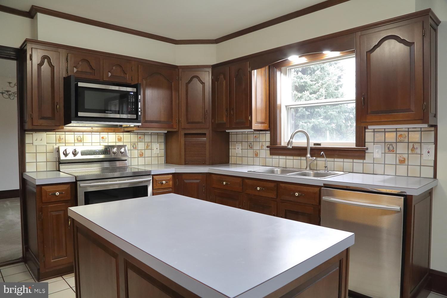 631 Ridgeview Road South Elizabethtown, PA 17022 - Photo 13 of 38 Kitchen