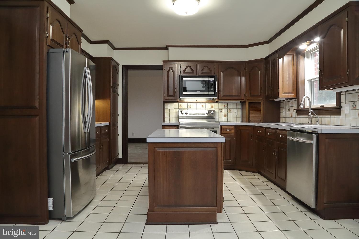 631 Ridgeview Road South Elizabethtown, PA 17022 - Photo 15 of 38 Kitchen