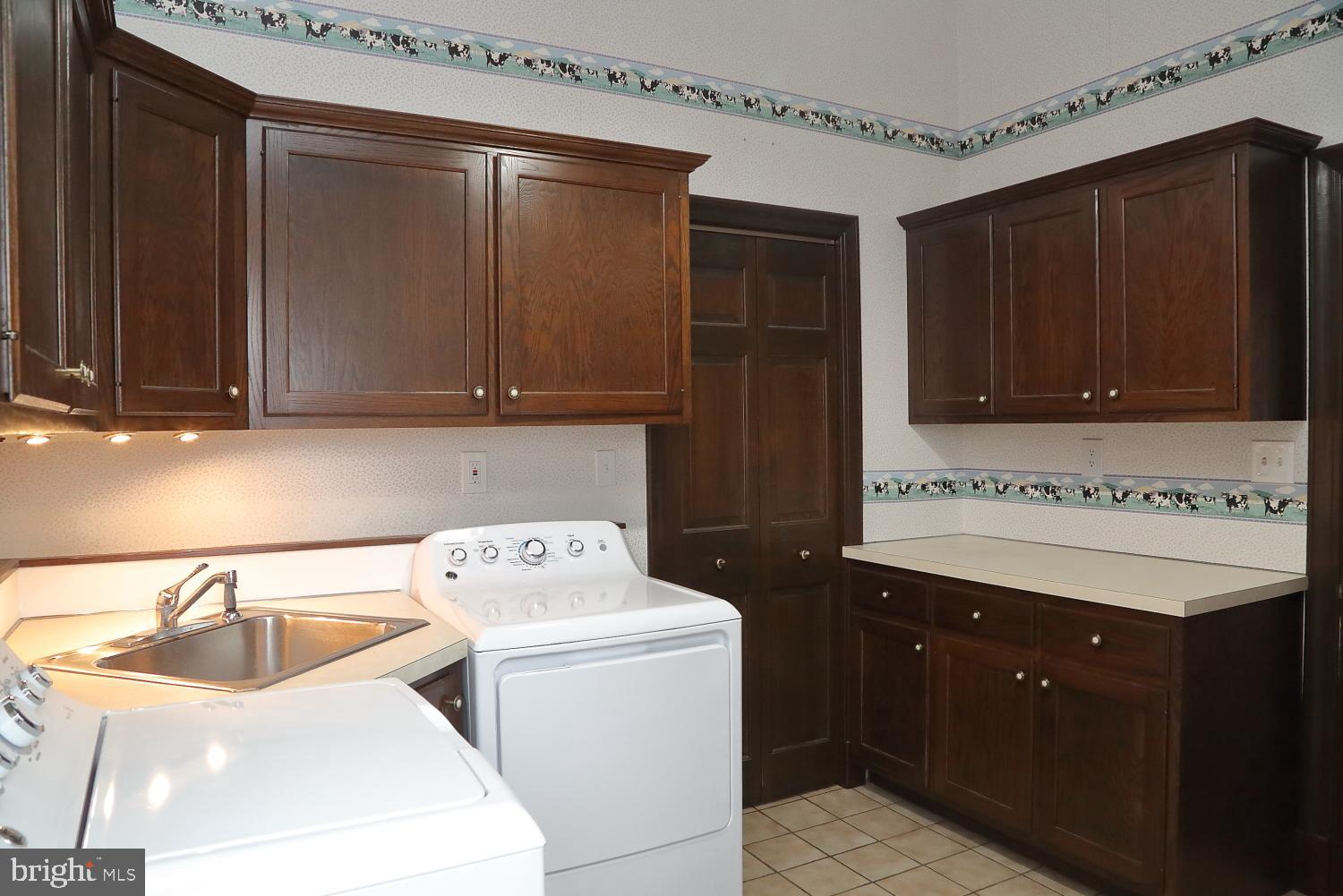 631 Ridgeview Road South Elizabethtown, PA 17022 - Photo 20 of 38 Laundry
