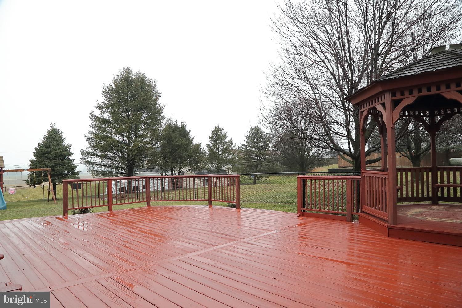 631 Ridgeview Road South Elizabethtown, PA 17022 - Photo 33 of 38 Deck