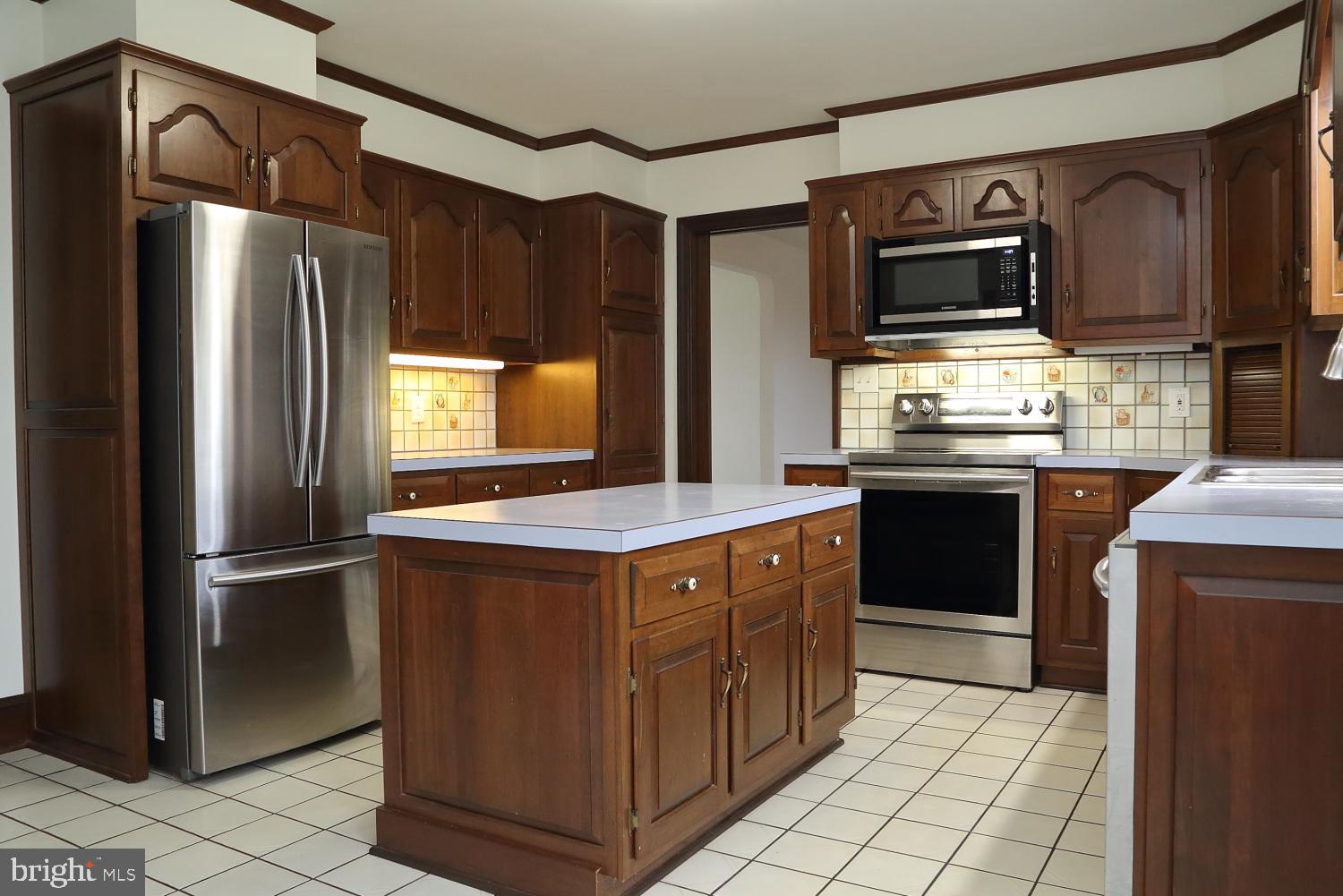 631 Ridgeview Road South Elizabethtown, PA 17022 - Photo 10 of 38 Kitchen