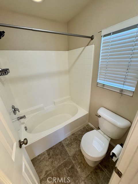 41685 Woodridge Avenue, Unit 2 Murrieta, CA 92562 - Photo 16 of 22 a bathroom with a toilet and a bathtub
