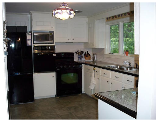79 Stonebridge Road Wayland, MA 01778 - Photo 3 of 9