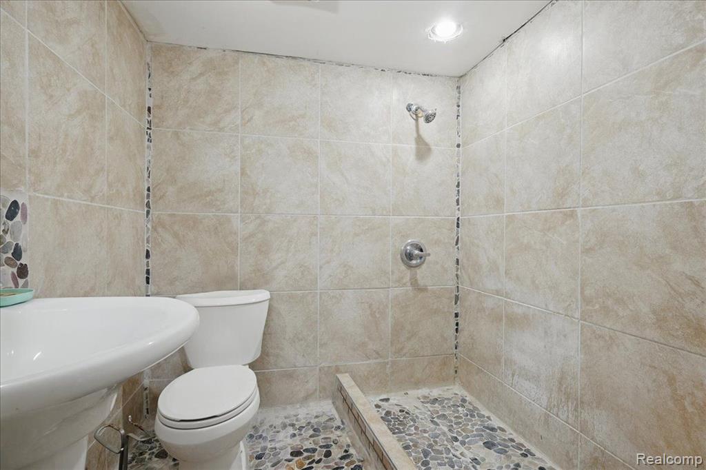 2444 Academy Street Dearborn, MI 48124 - Photo 29 of 35