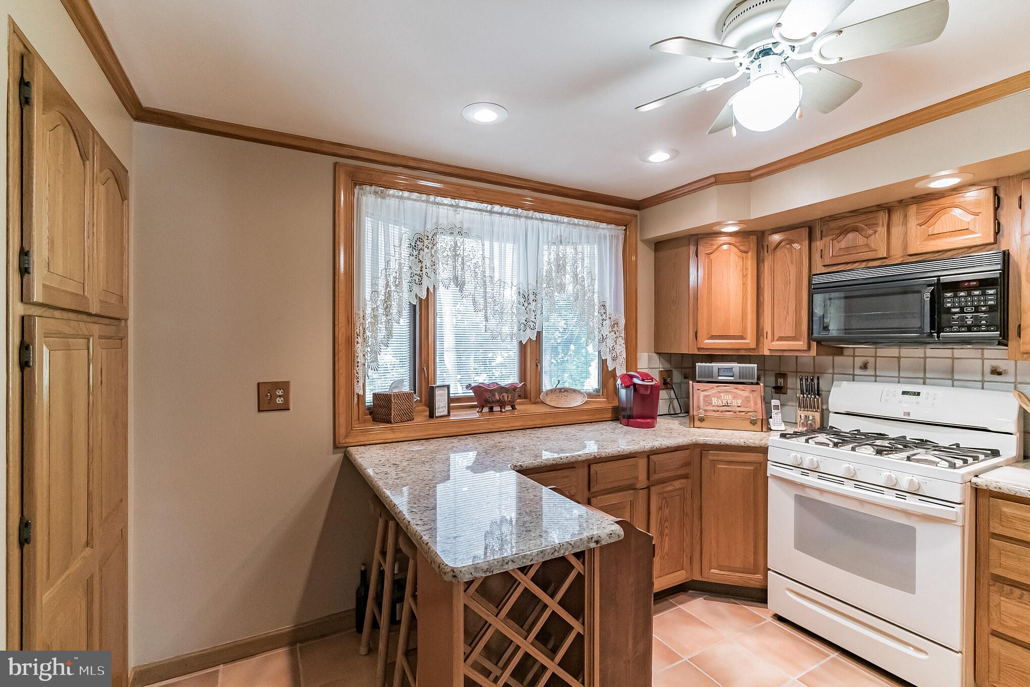 462 Northcroft Road Springfield, PA 19064 - Photo 14 of 37 Kitchen