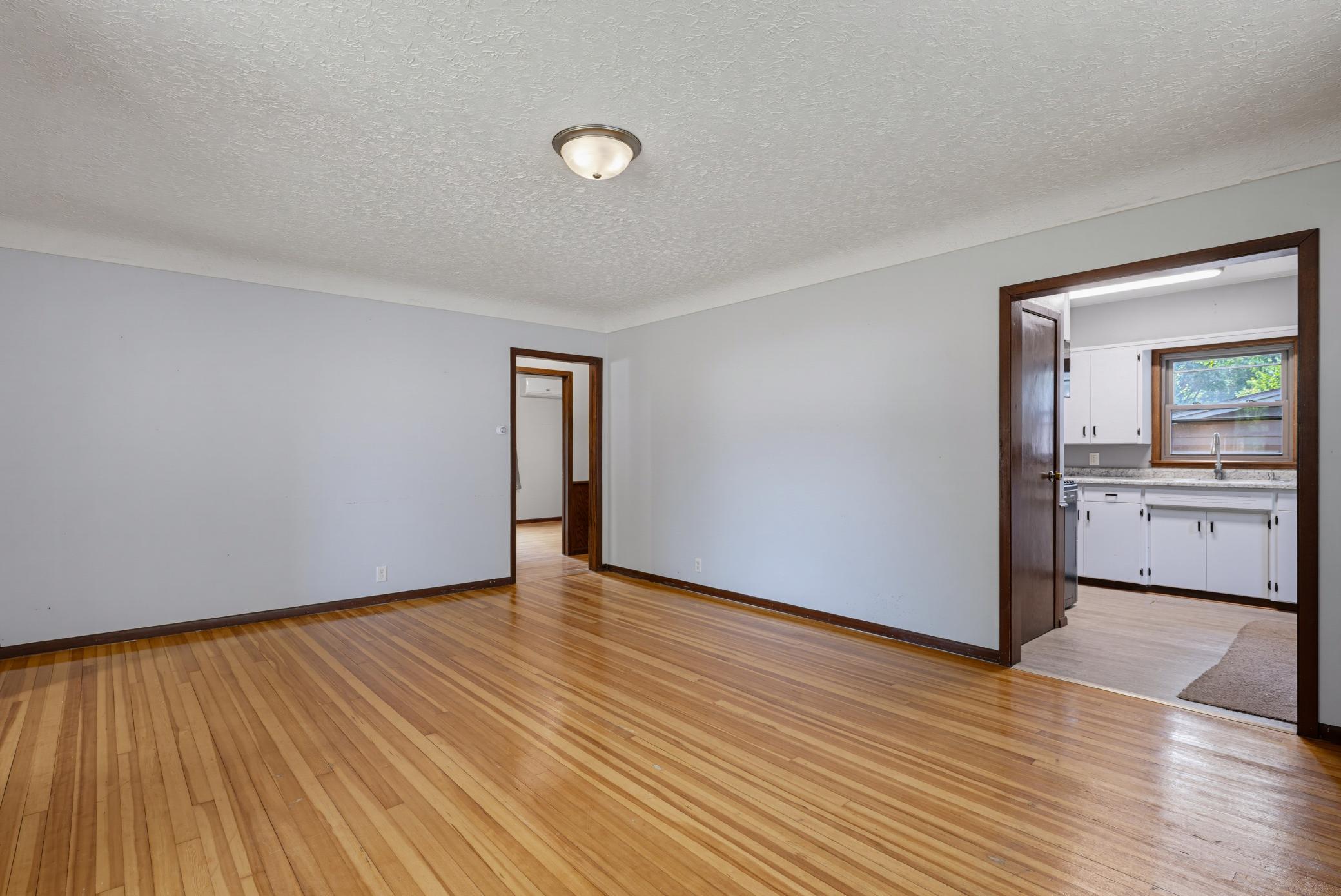 712 Lynn Road Southwest Hutchinson, MN 55350 - Photo 3 of 23 Gallery Image 3