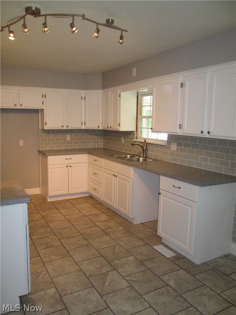 4798 Manchester Road Akron, OH 44319 - Photo 7 of 31 Gallery Image 7
