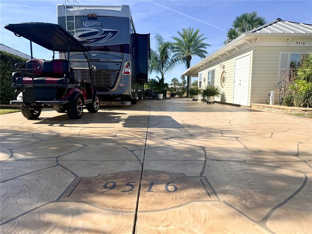9516 Southeast 47th Way Webster, FL 33597 - Photo 5 of 43 a view of a chairs and tables in the patio