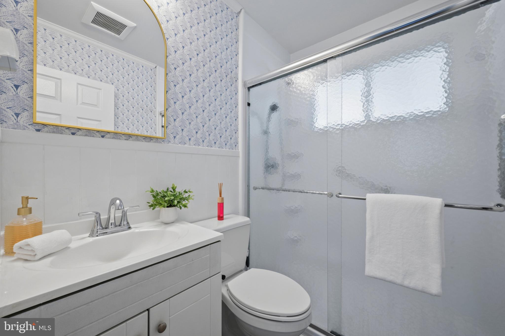 8810 Lakewood Road Baltimore, MD 21234 - Photo 13 of 34 Full bathroom