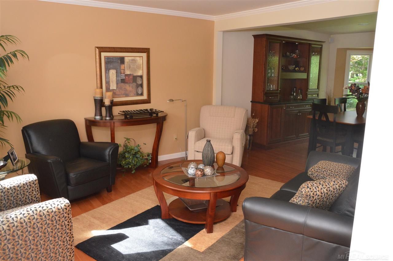1385 West Fairview Lane Rochester Hills, MI 48306 - Photo 2 of 24