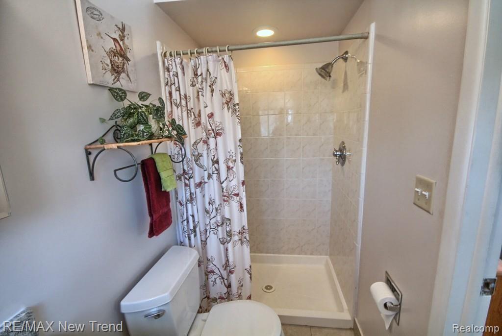 16147 Riverside Street Livonia, MI 48154 - Photo 11 of 32