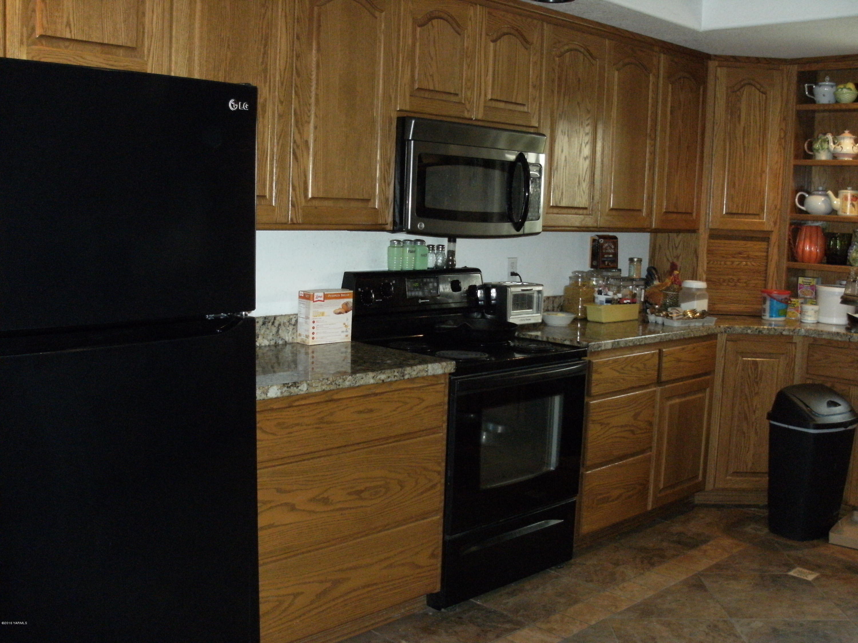 1009 Thornton Road Sunnyside, WA 98944 - Photo 5 of 18 a kitchen with a sink stove and microwave