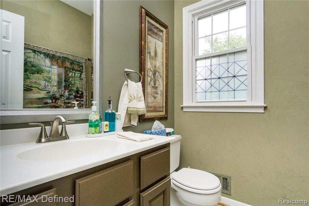 1645 Yale Court Rochester Hills, MI 48309 - Photo 16 of 38