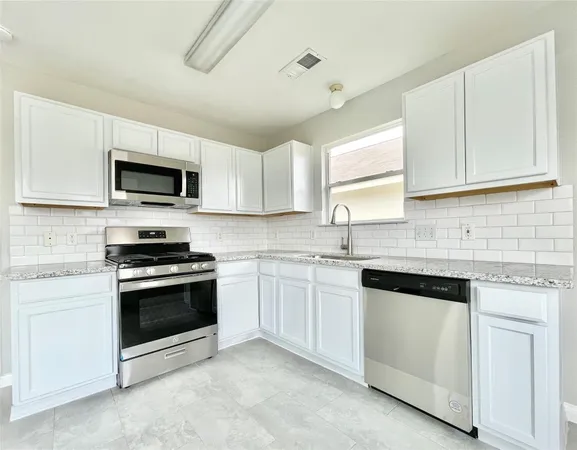 $2,000 | 10422 Iris Lake Court, Houston, TX 77070