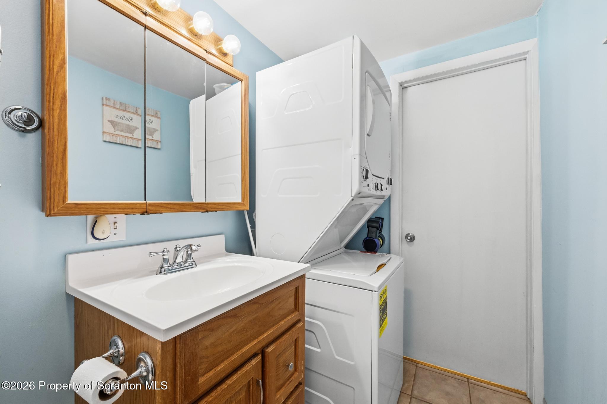 138 Swetland Street Duryea, PA 18642 - Photo 11 of 34 a utility room with dryer and washer