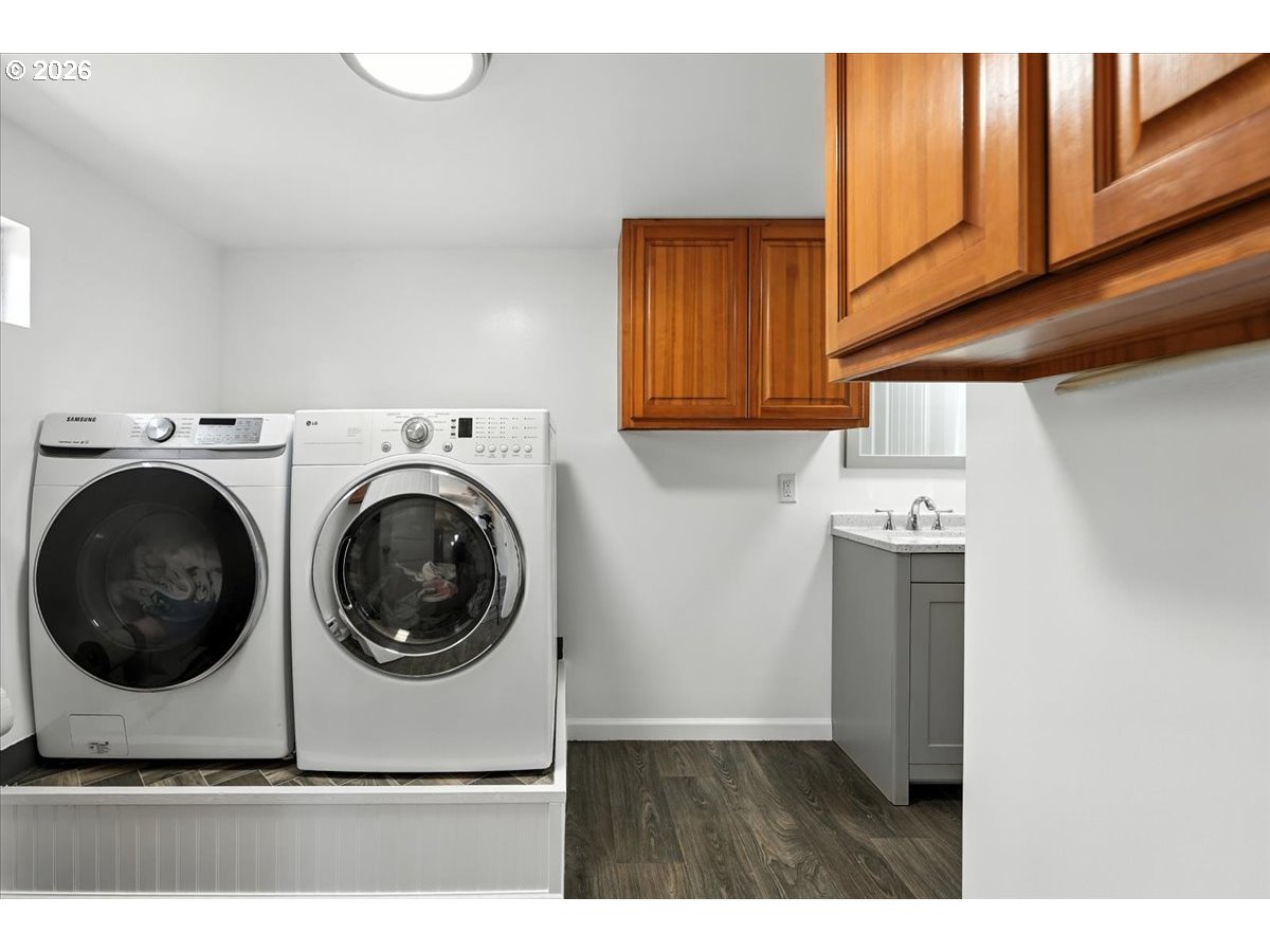 34155 Southeast Moss Hill Road Estacada, OR 97023 - Photo 18 of 26 a utility room with dryer and washer