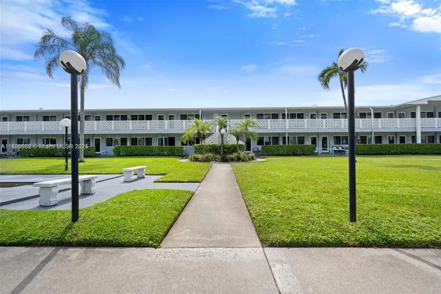 $190,000 | 600 Layne Boulevard, Unit 216, Hallandale Beach, FL 33009